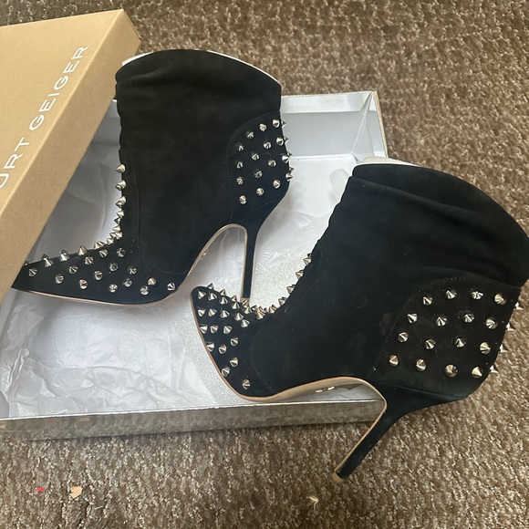 Shoes - Picture 2 of 4